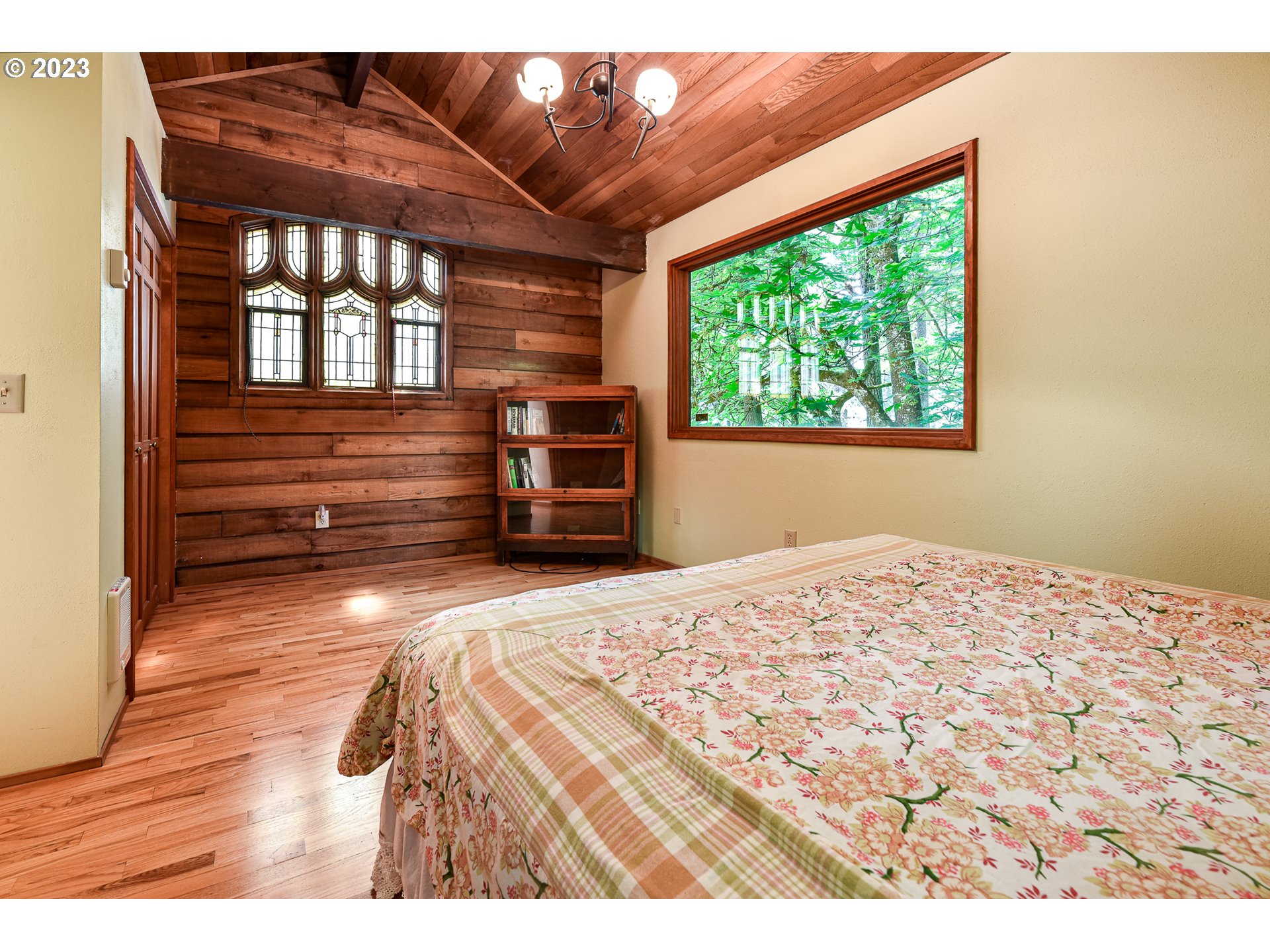 1878 Fircrest Drive Eugene, OR 97403 - Photo 34 of 38 a bedroom with a bed and a large window