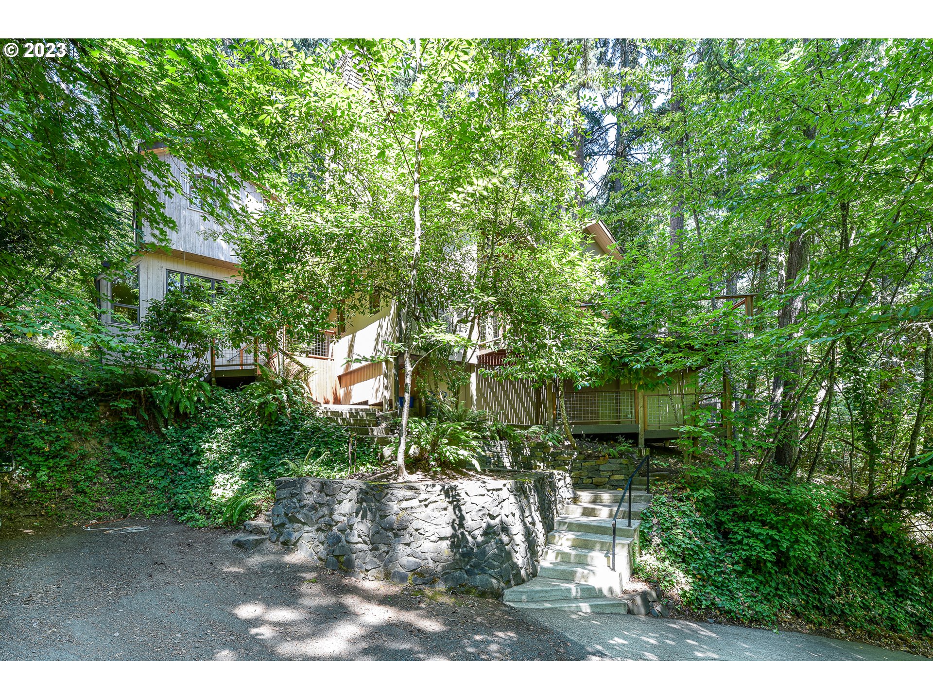 1878 Fircrest Drive Eugene, OR 97403 - Photo 36 of 38 a view of a back yard