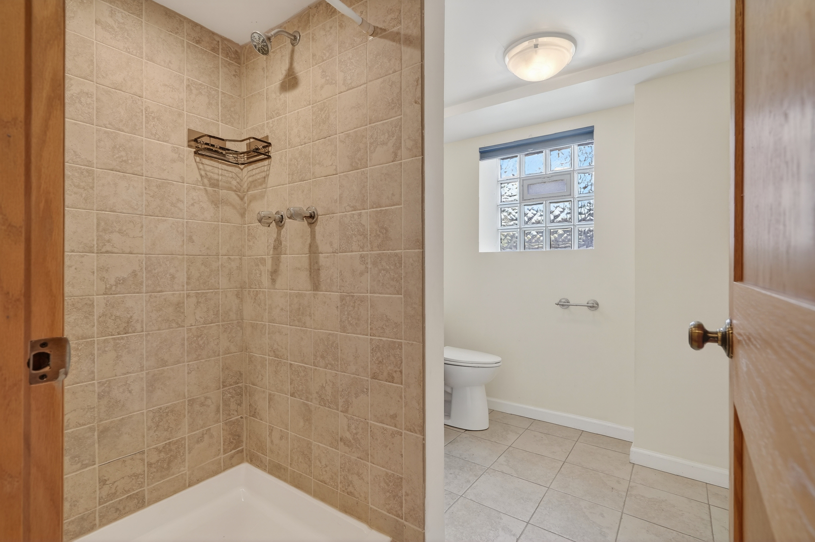 5101 North Kenton Avenue, Unit G Chicago, IL 60630 - Photo 21 of 25 a bathroom with a shower