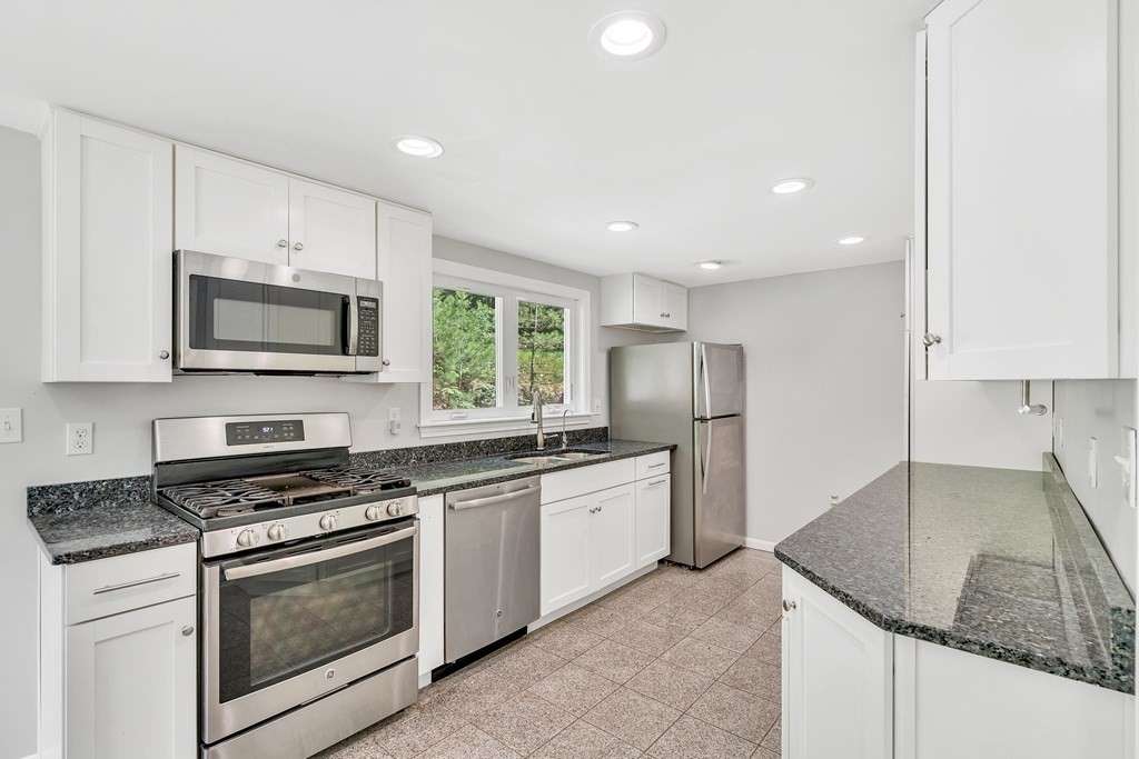 148 Concord Road Wayland, MA 01778 - Photo 5 of 25