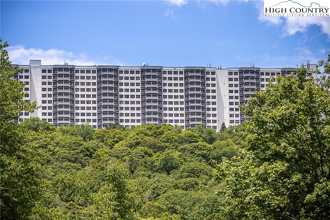 303 Sugar Top Drive, Unit 2313 Sugar Mountain, NC 28604 - Photo 2 of 39 a view of a building