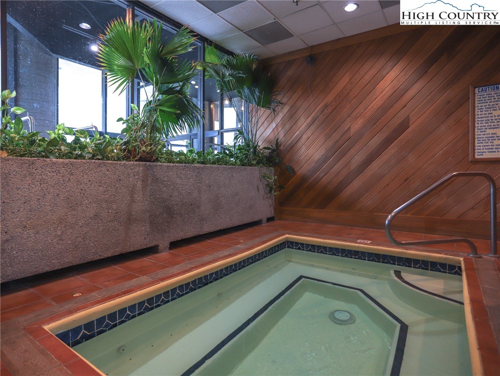 303 Sugar Top Drive, Unit 2313 Sugar Mountain, NC 28604 - Photo 34 of 39 a view of a indoor pool
