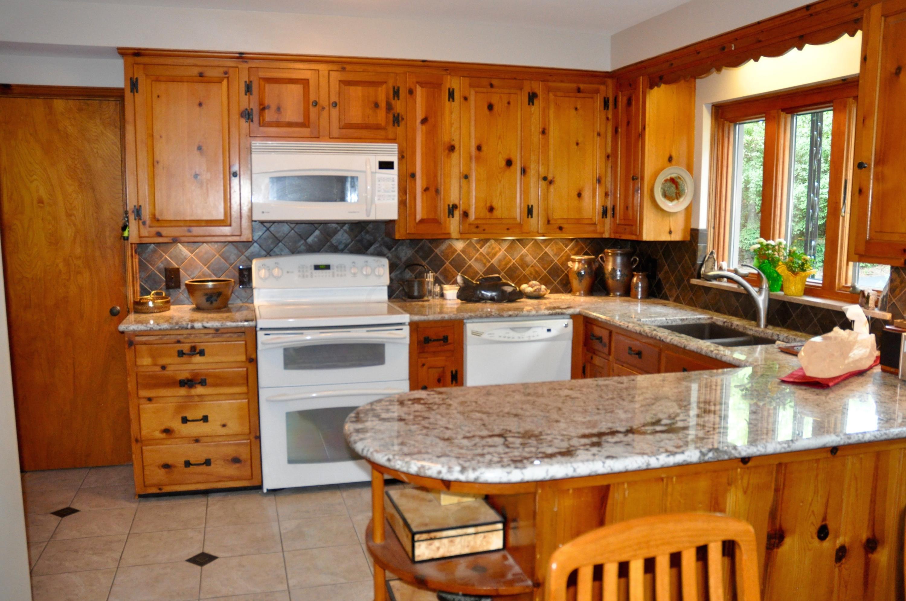 4027 Henderson Road Columbus, OH 43220 - Photo 5 of 26