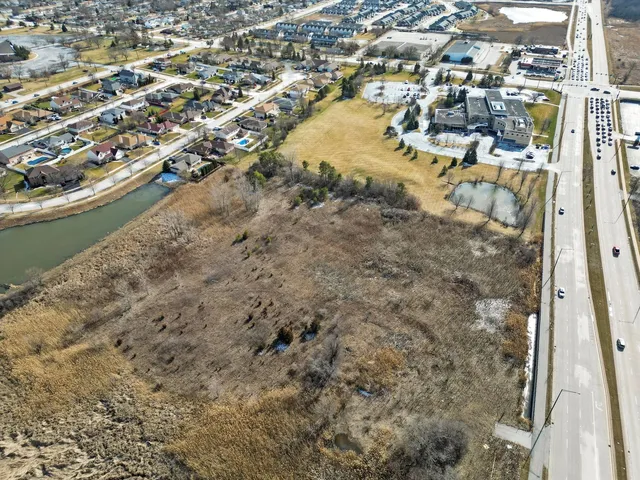 $325,000 | 16515 South La Grange Road, Orland Park, IL 60467