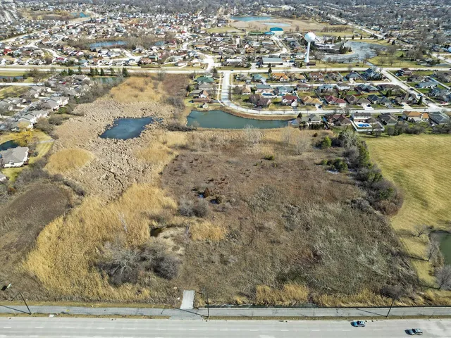 $325,000 | 16515 South La Grange Road, Orland Park, IL 60467