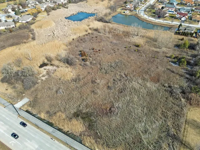 $325,000 | 16515 South La Grange Road, Orland Park, IL 60467