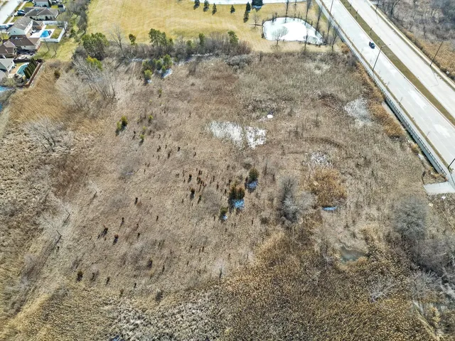 $325,000 | 16515 South La Grange Road, Orland Park, IL 60467