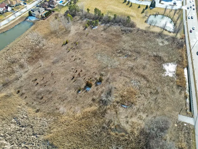 $325,000 | 16515 South La Grange Road, Orland Park, IL 60467