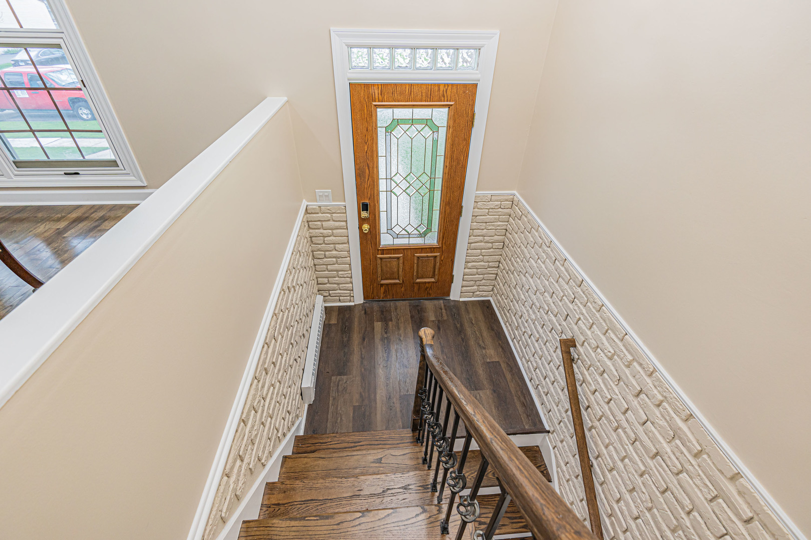692 Maple Drive Buffalo Grove, IL 60089 - Photo 11 of 30 a view of a staircase