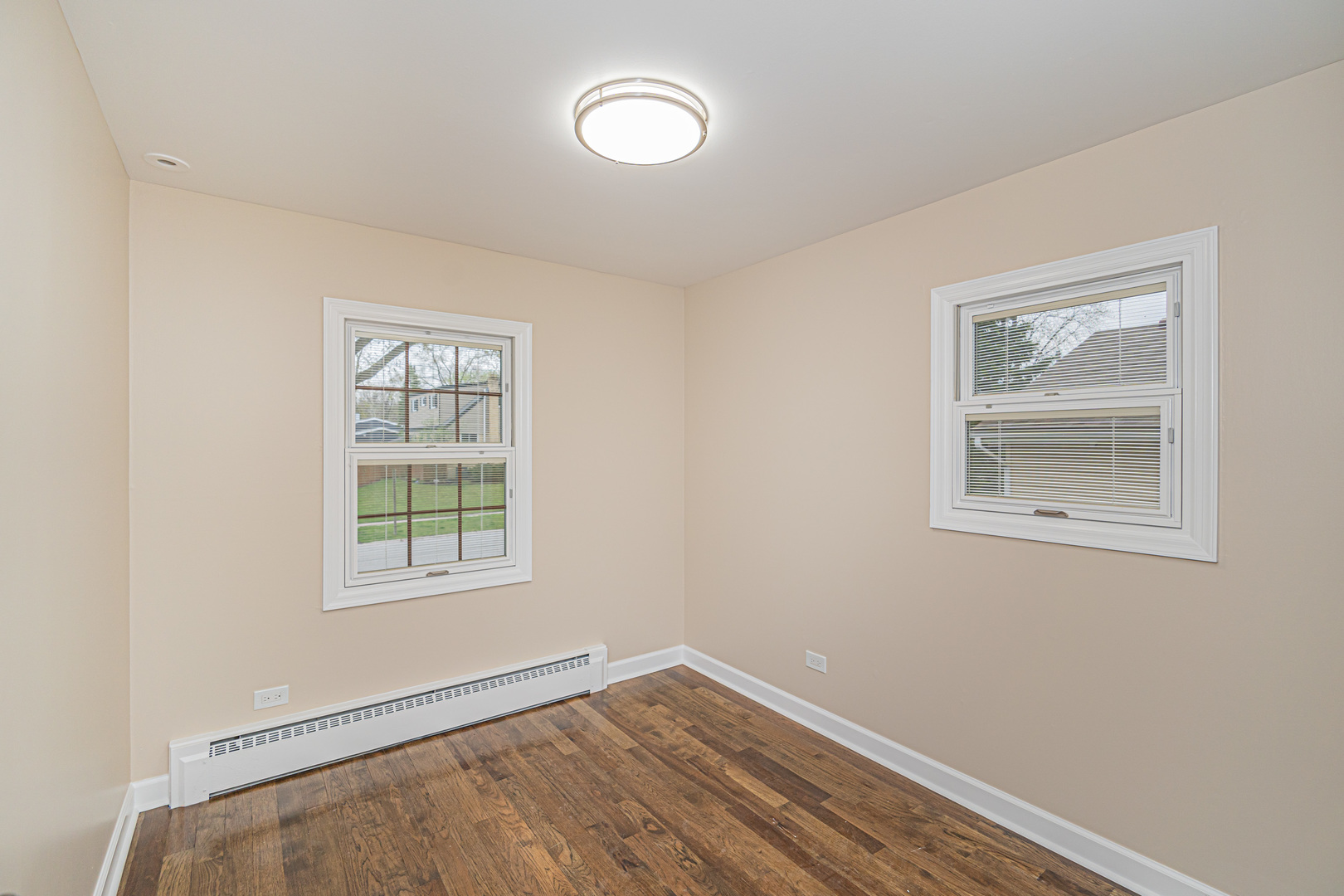 692 Maple Drive Buffalo Grove, IL 60089 - Photo 17 of 30 an empty room with a window