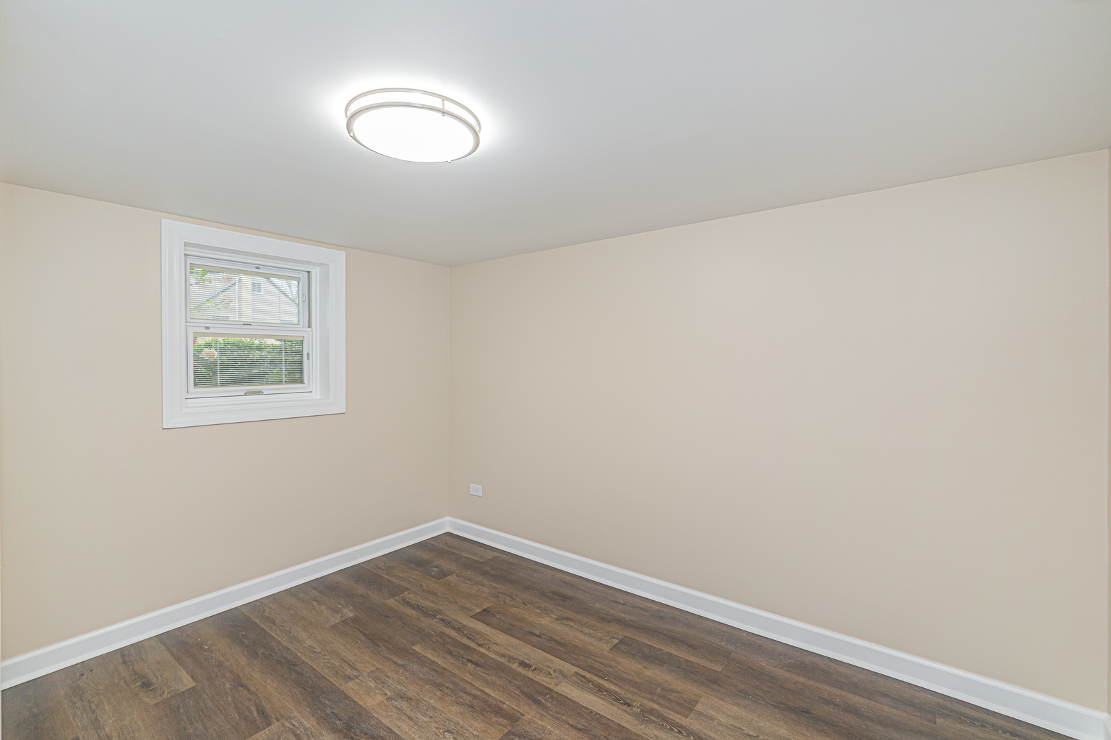 692 Maple Drive Buffalo Grove, IL 60089 - Photo 22 of 30 wooden floor in an empty room