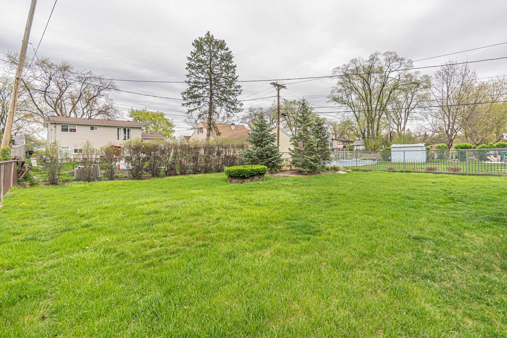 692 Maple Drive Buffalo Grove, IL 60089 - Photo 26 of 30 a view of a park with large trees