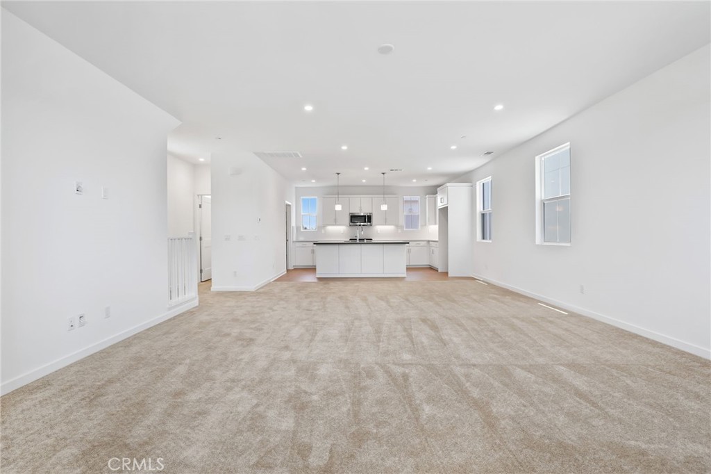139 Jessup Way Tustin, CA 92780 - Photo 14 of 31 a big room with closet and windows