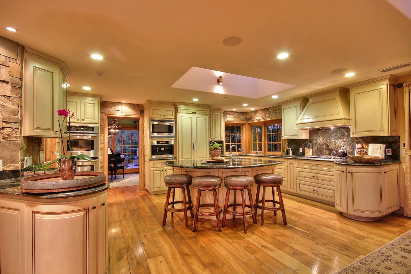 15668 Bohlman Road Saratoga, CA 95070 - Photo 11 of 33 Gallery Image 11