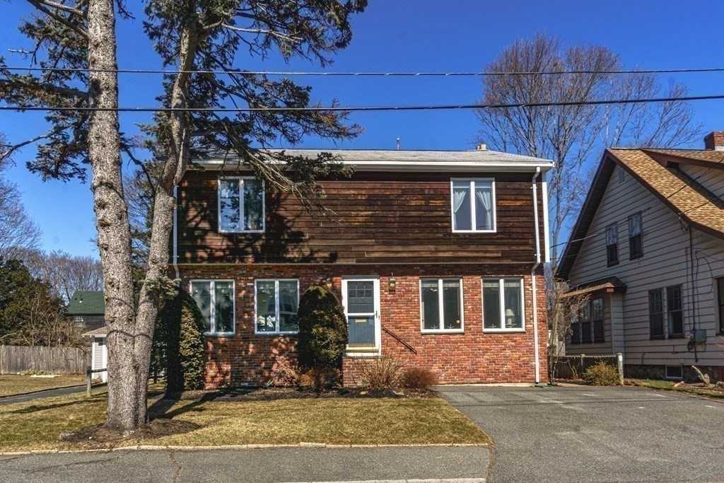 35 Cedar Street Marblehead, MA 01945 - Photo 3 of 39 Gallery Image 3