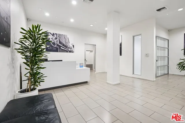 $2,575 | 630 West 6th Street, Unit 201, Los Angeles, CA 90017