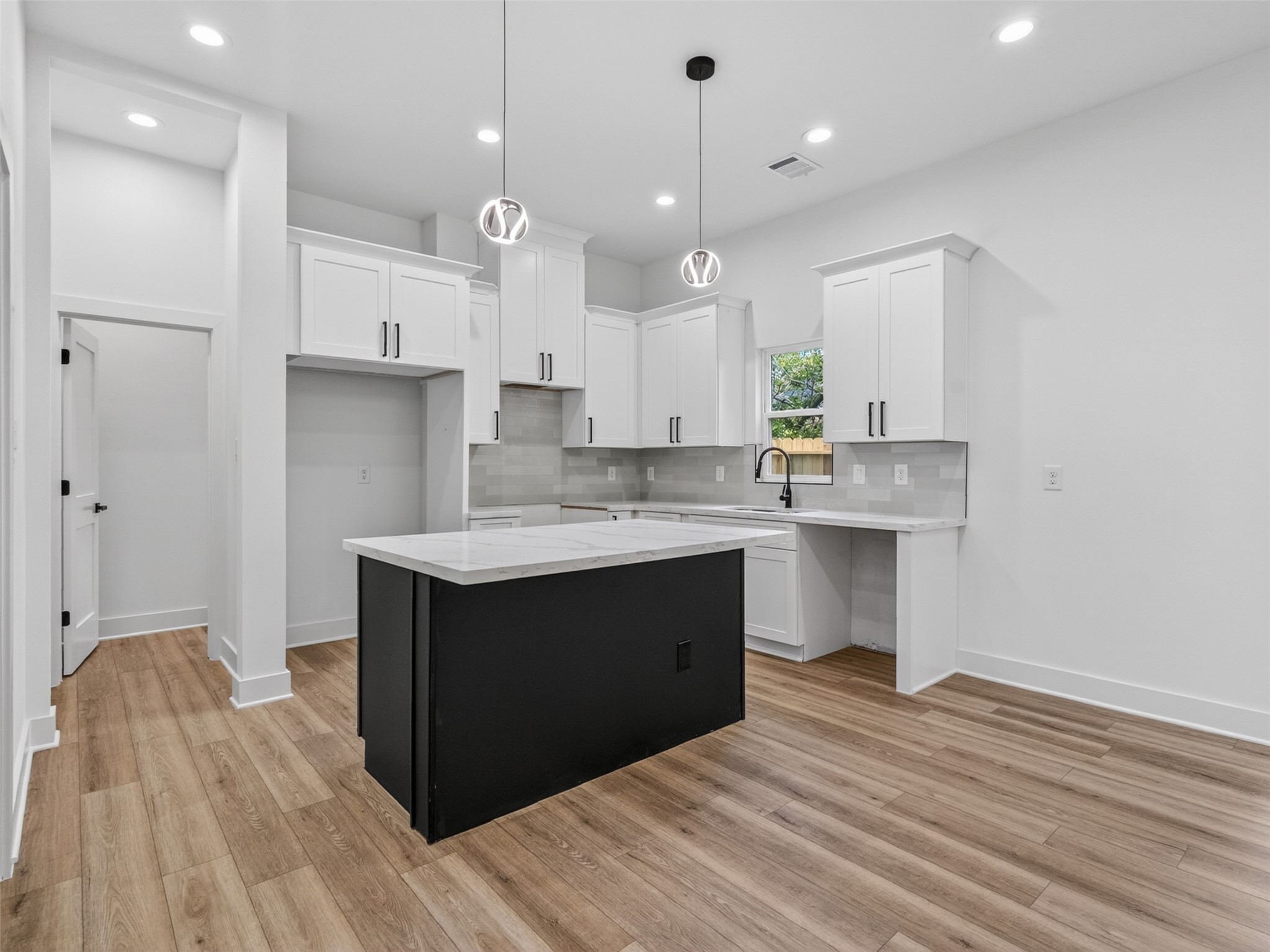 6801 Apollo Street, Unit A/B Houston, TX 77091 - Photo 8 of 37 Gallery Image 8