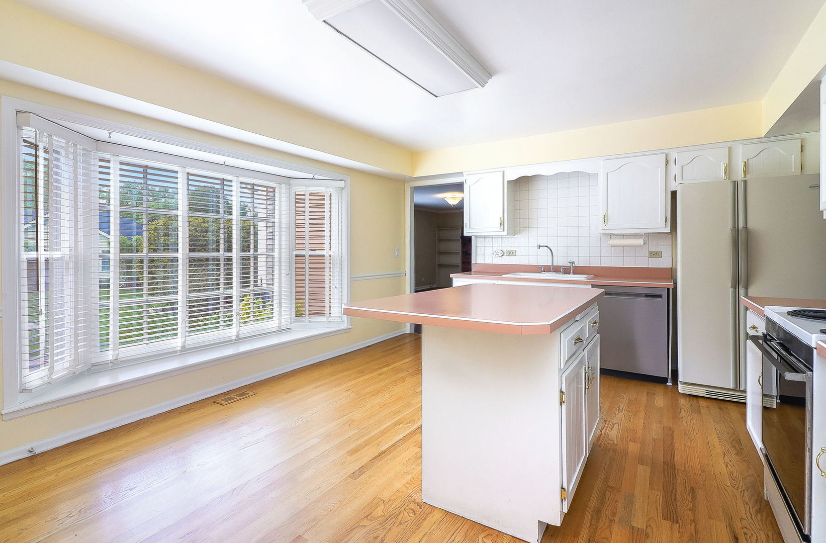 423 Warwick Drive Naperville, IL 60565 - Photo 11 of 31