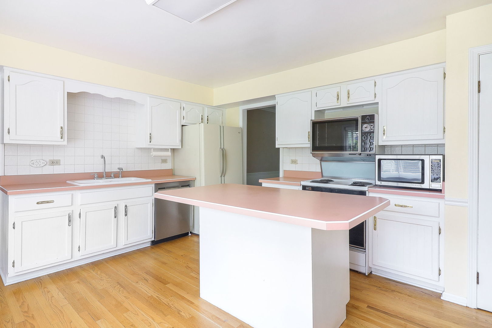 423 Warwick Drive Naperville, IL 60565 - Photo 14 of 31