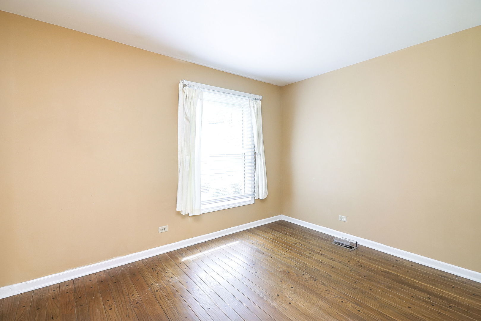 423 Warwick Drive Naperville, IL 60565 - Photo 16 of 31