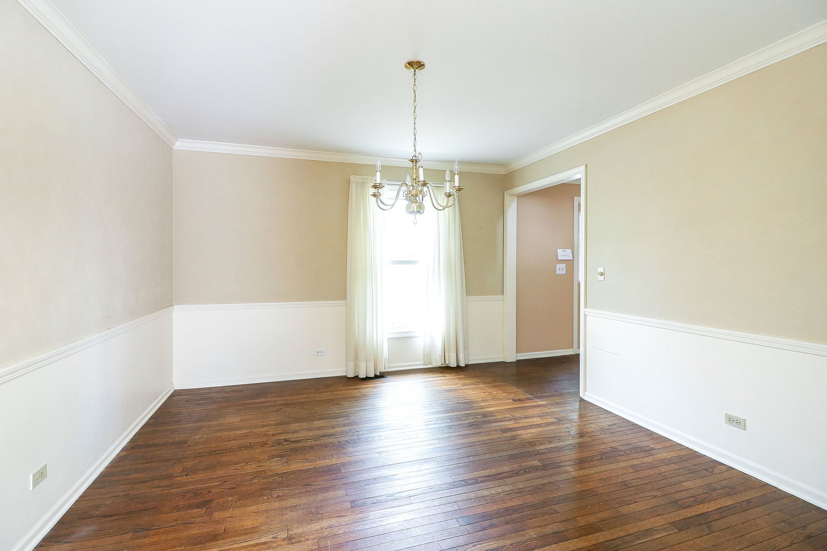 423 Warwick Drive Naperville, IL 60565 - Photo 9 of 31