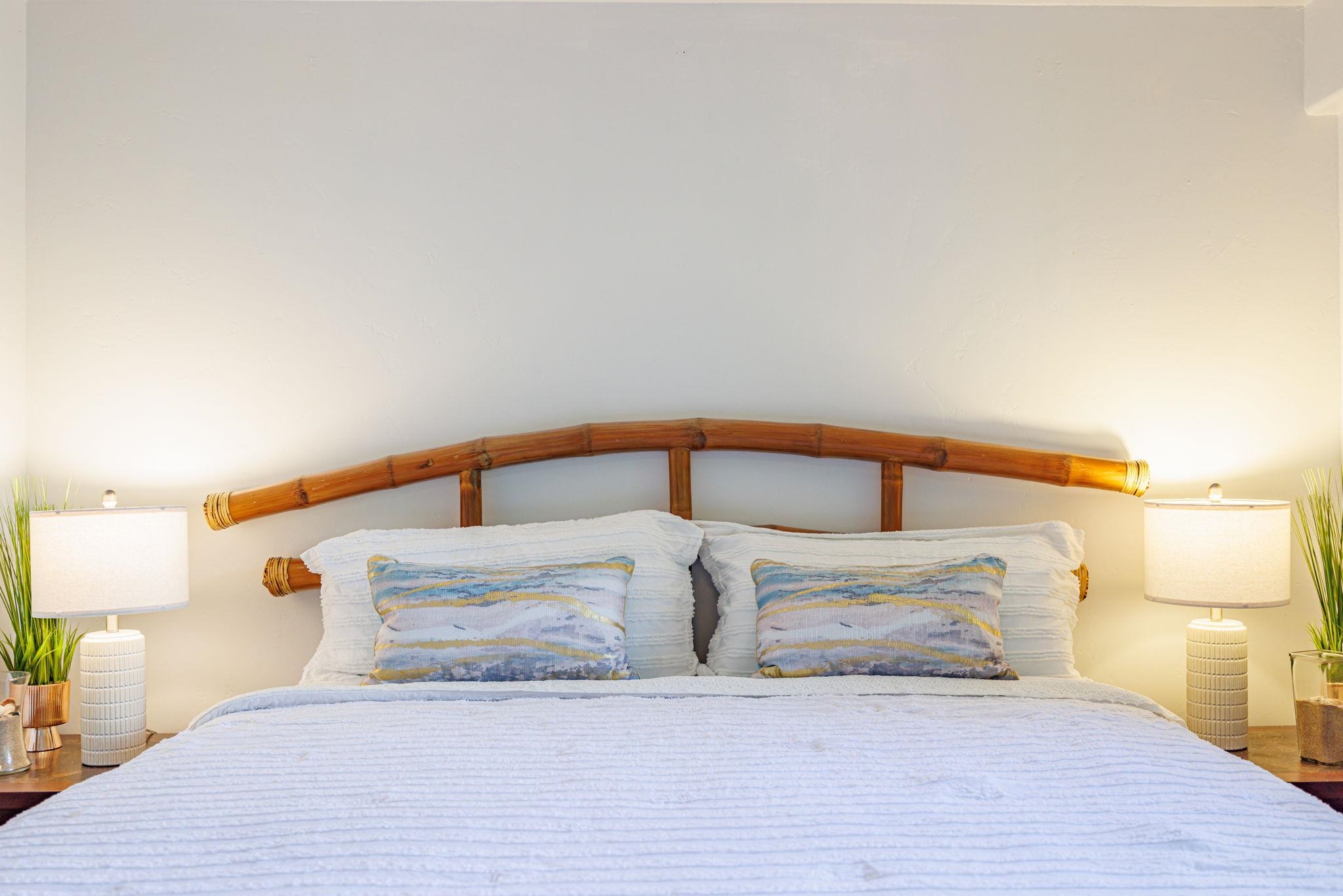 3559 Lower Honoapiilani Road, Unit 720 Lahaina, HI 96761 - Photo 24 of 31 a bedroom with a bed and a night stand