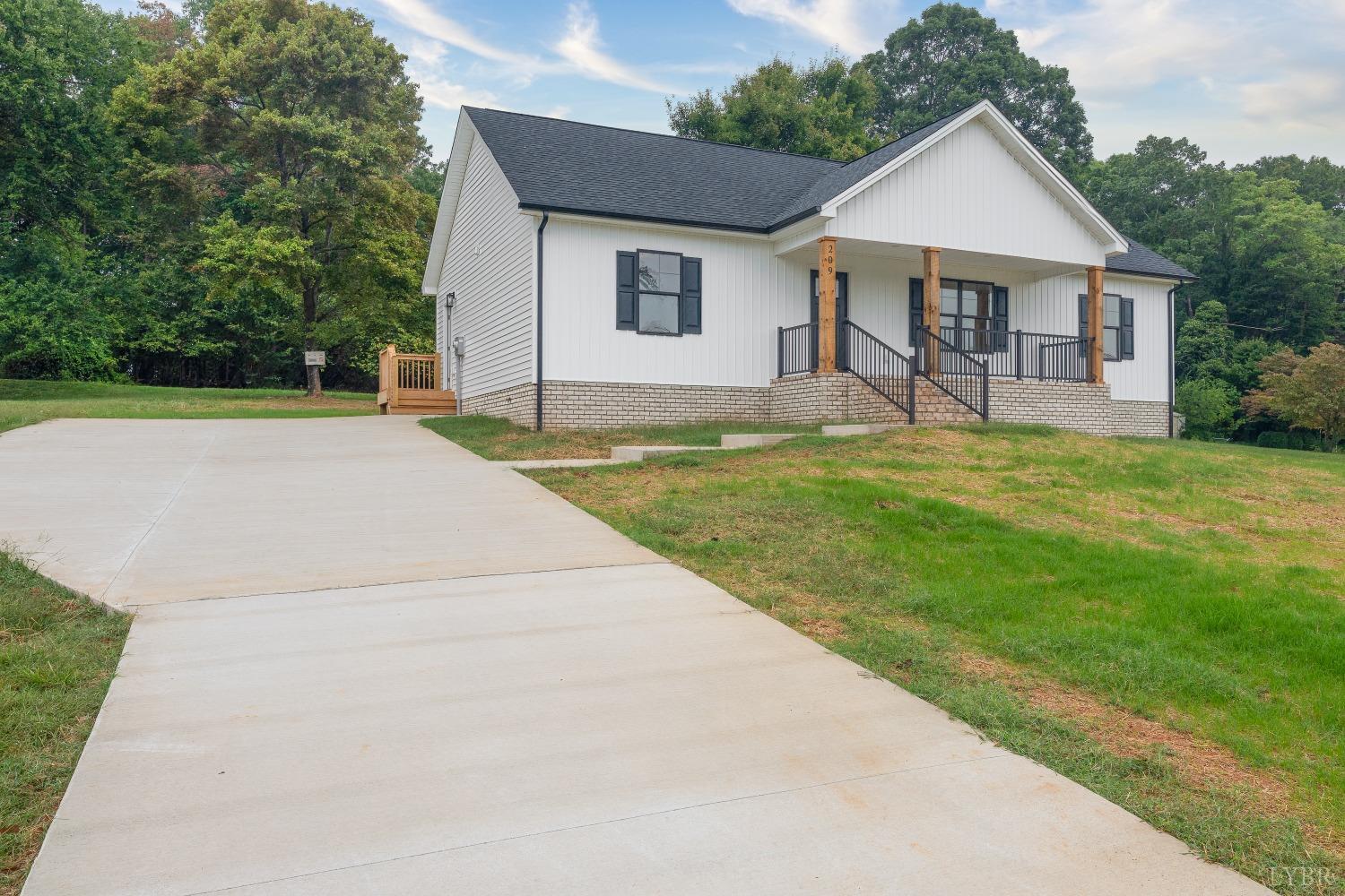 209 Charldon Road Lynchburg, VA 24501 - Photo 1 of 38 Gallery Image 1