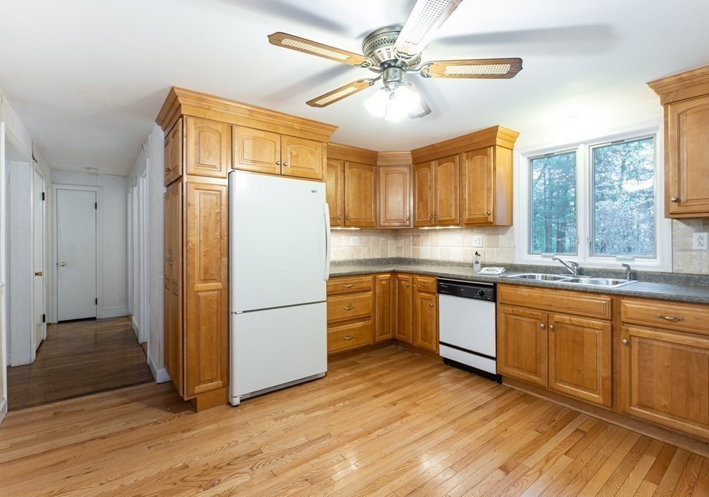 135 Abbot Street Andover, MA 01810 - Photo 7 of 42