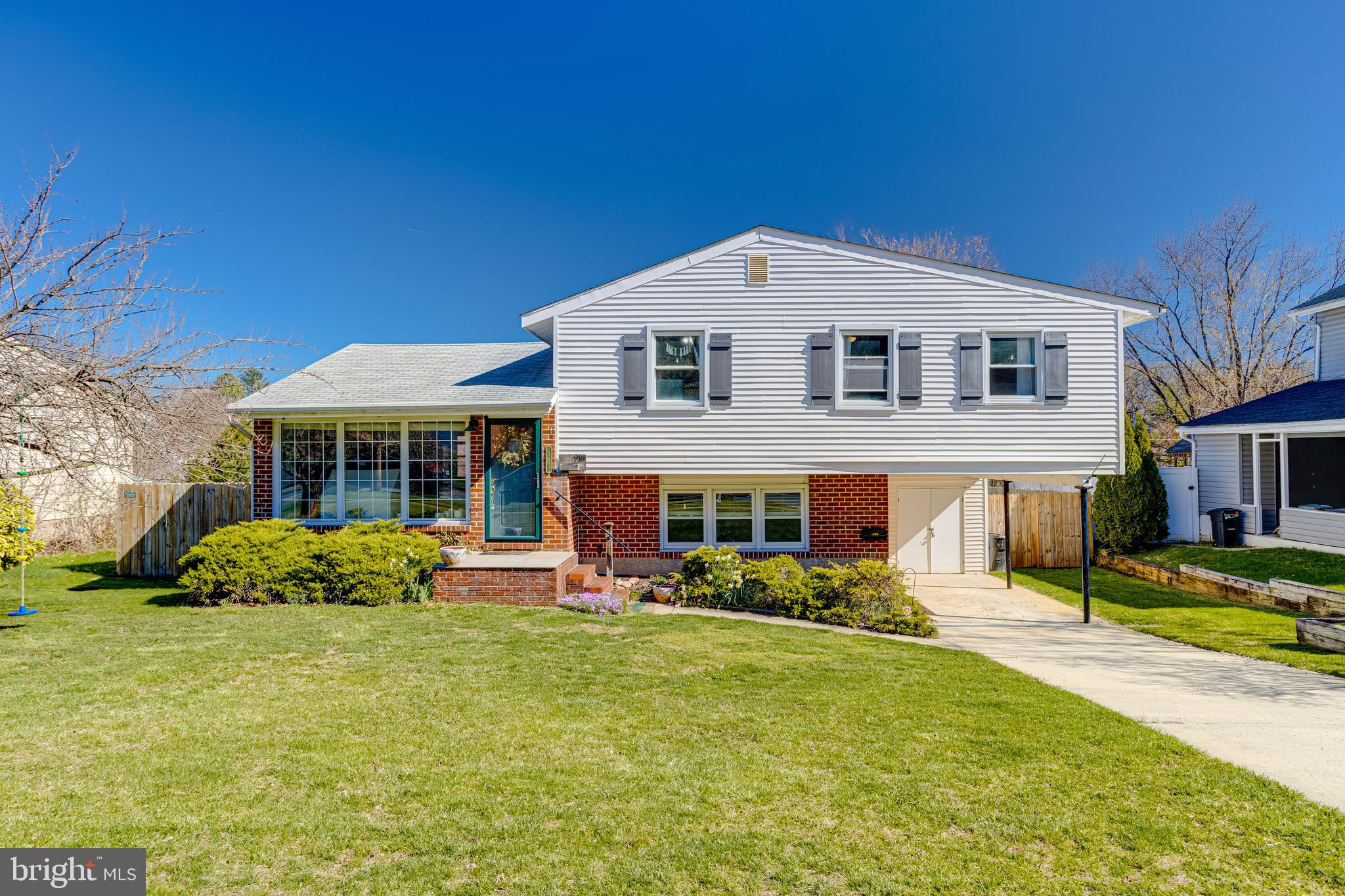 Welcome to 910 Cromwell Bridge Road