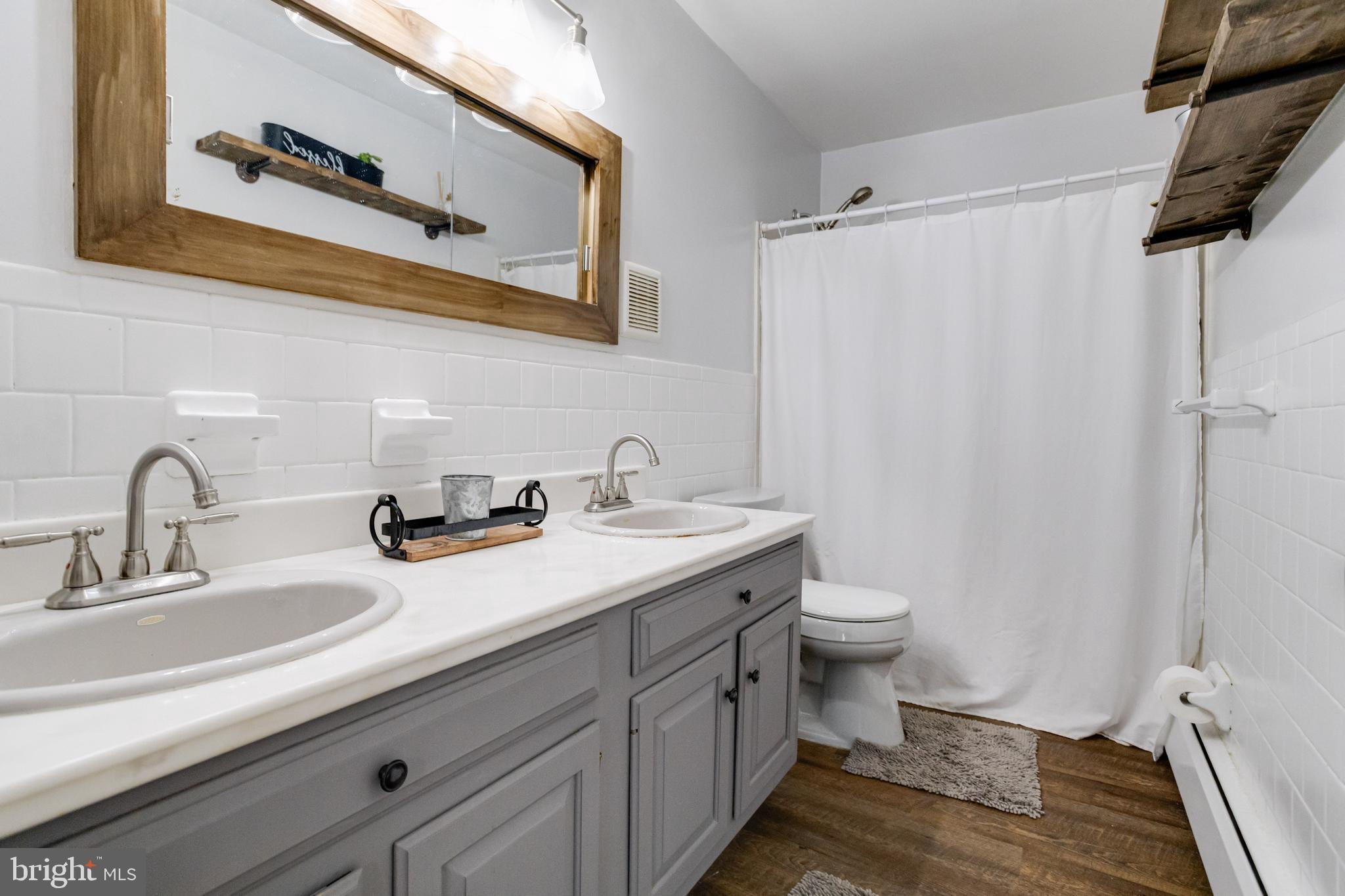 910 Cromwell Bridge Road Baltimore, MD 21286 - Photo 23 of 41 Upper Level Full Bathroom