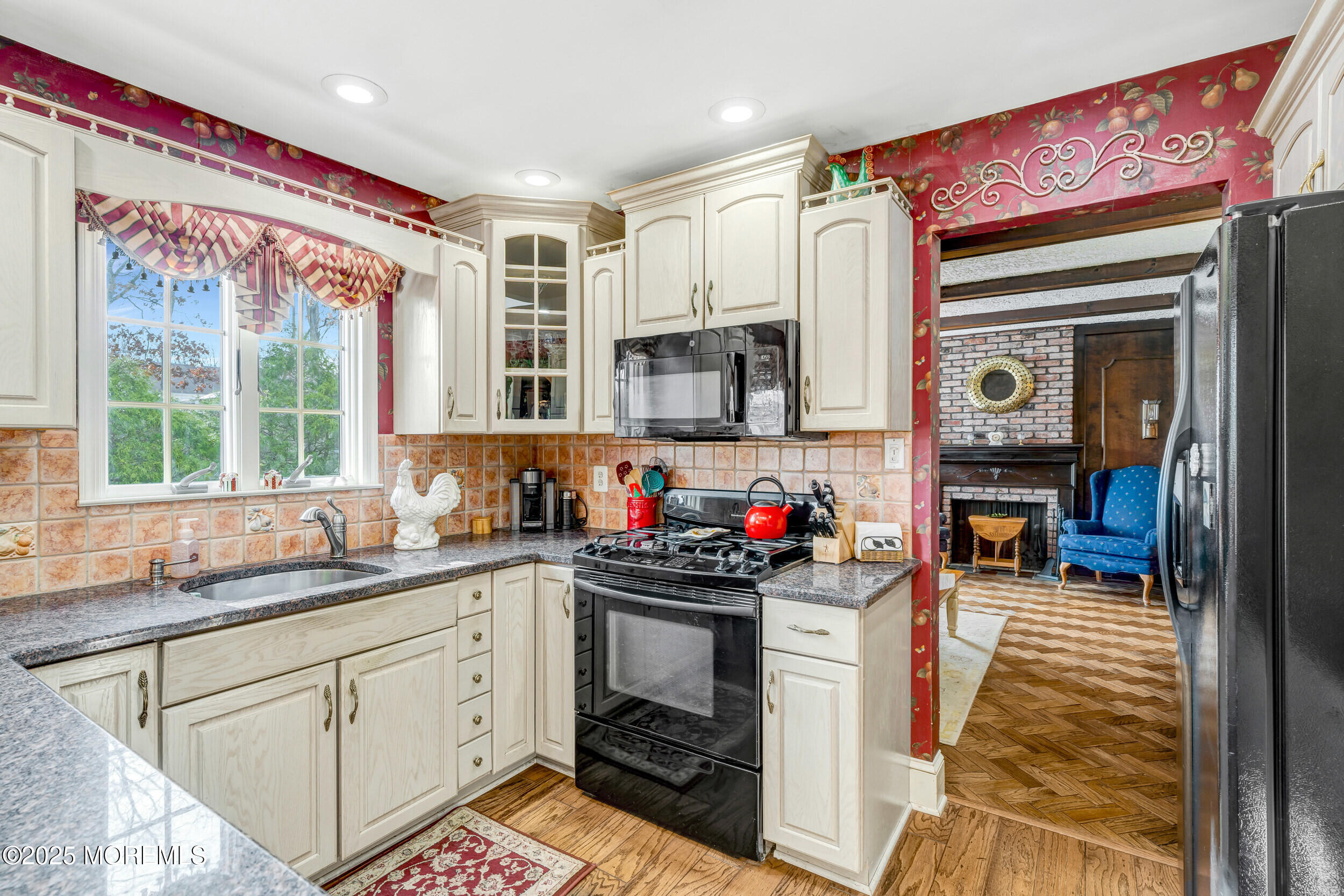 21 Meadowbrook Drive Howell, NJ 07731 - Photo 27 of 52 035