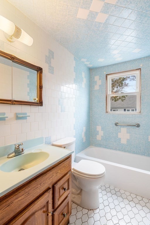 159 Fairbanks Road Dedham, MA 02026 - Photo 6 of 16 Gallery Image 6