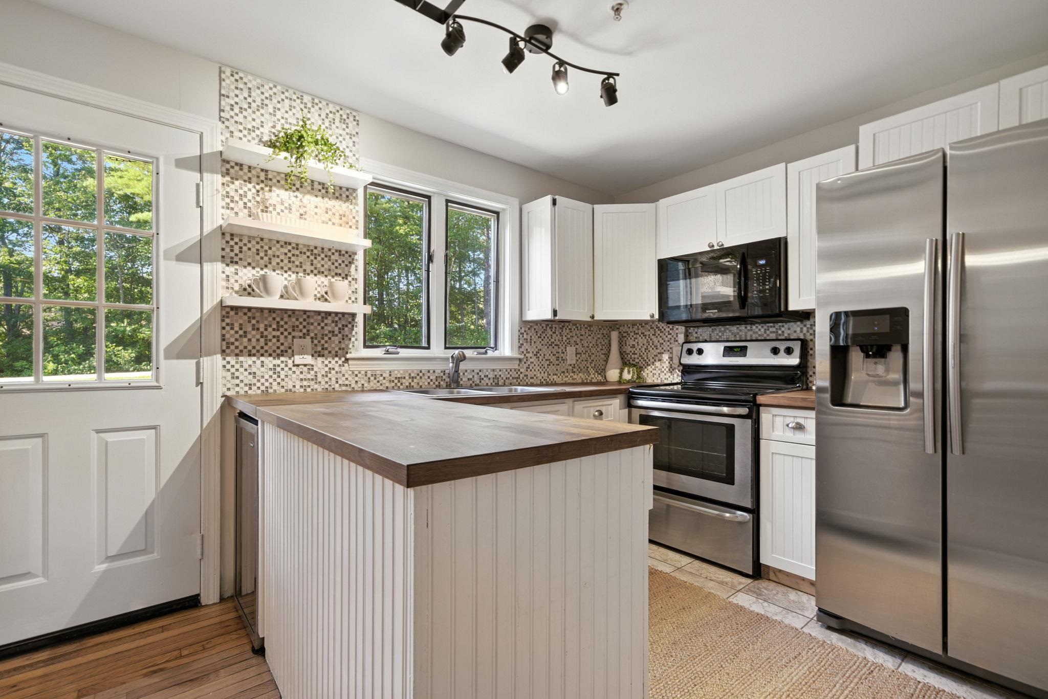 83 Bellamy Woods Dover, NH 03820 - Photo 16 of 45