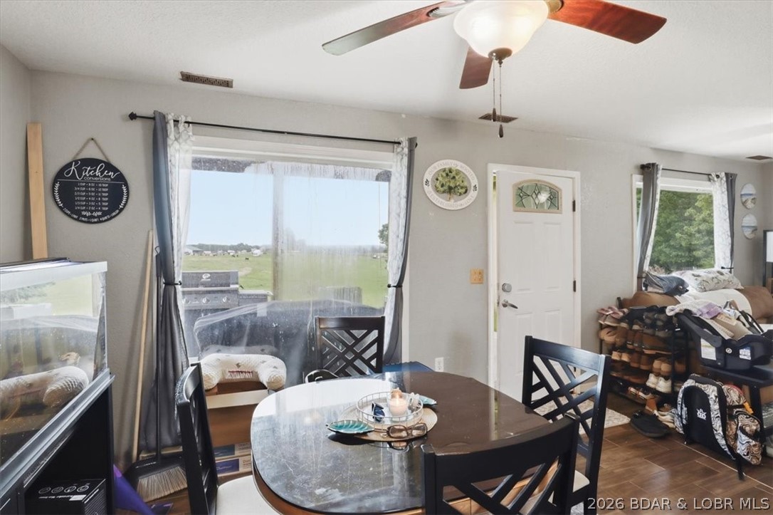 6453 North Circle Road Stover, MO 65078 - Photo 8 of 40