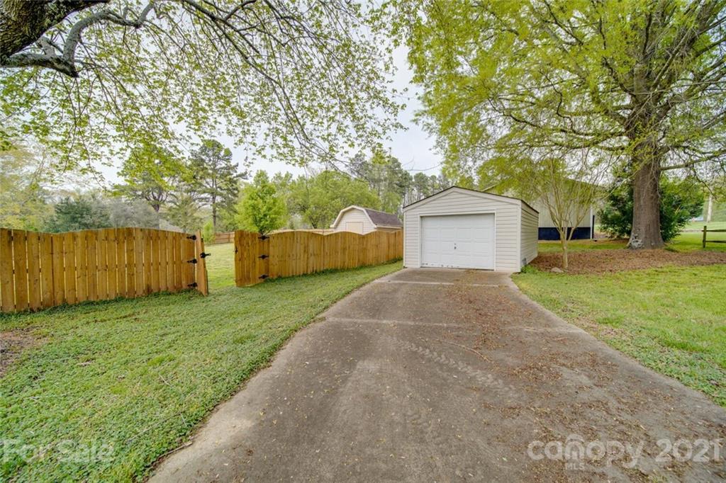 20808 Converse Road Albemarle, NC 28001 - Photo 4 of 29 Gallery Image 4