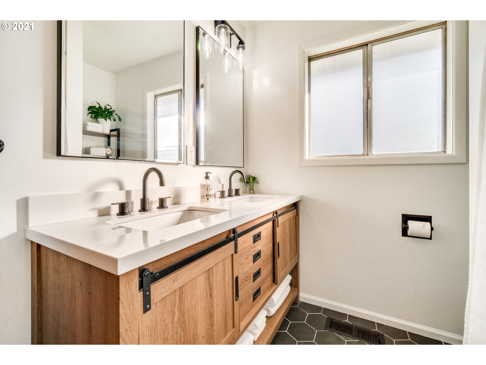 22422 South Schieffer Road Colton, OR 97017 - Photo 11 of 32 a bathroom with a sink and a mirror