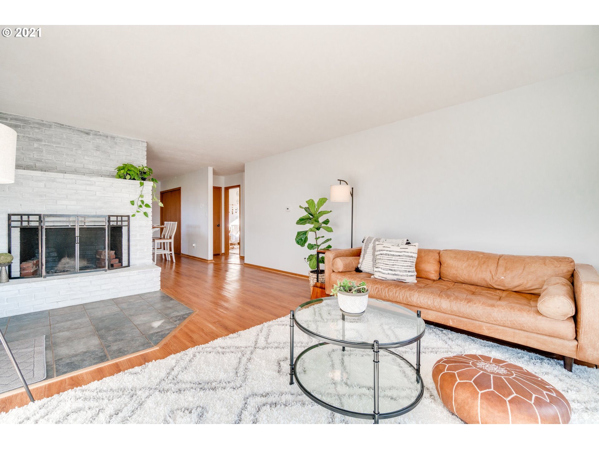 22422 South Schieffer Road Colton, OR 97017 - Photo 5 of 32 a living room with furniture and wooden floor