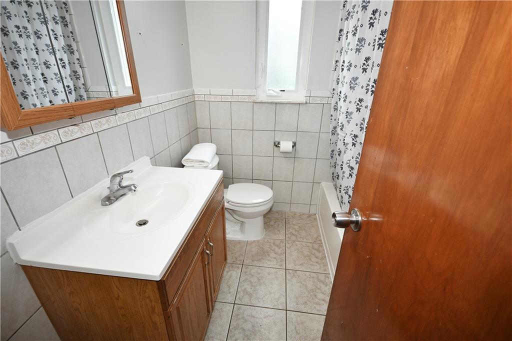 1714 Hollyrood Road Pittsburgh, PA 15227 - Photo 17 of 27 Gallery Image 17