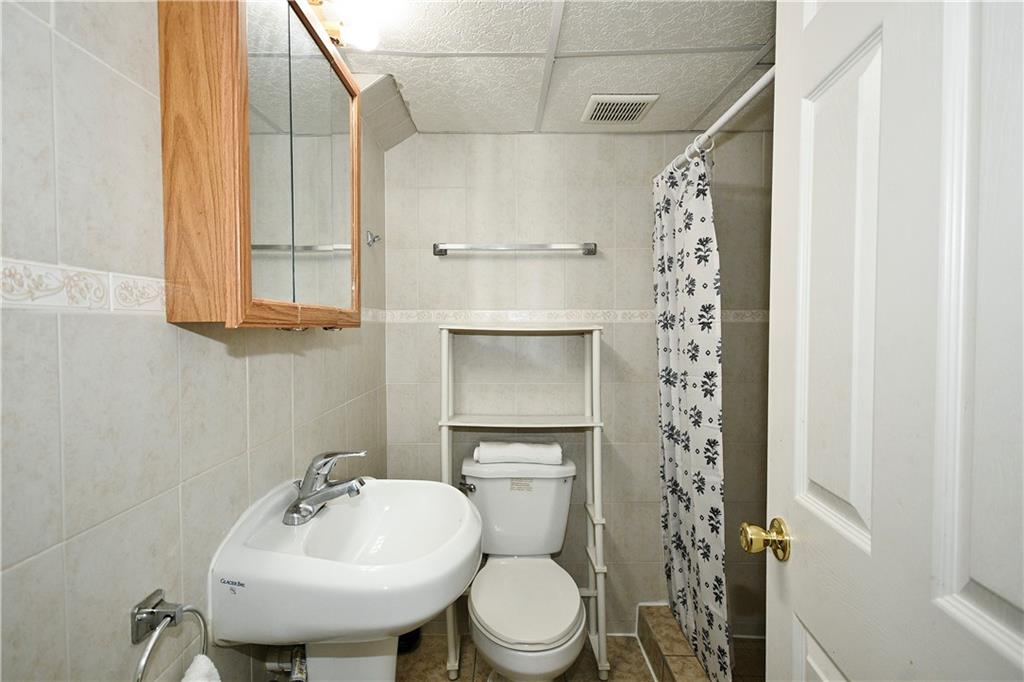 1714 Hollyrood Road Pittsburgh, PA 15227 - Photo 18 of 27 Gallery Image 18