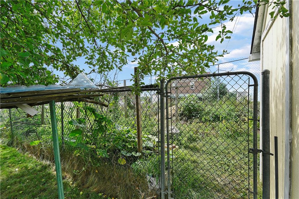 1714 Hollyrood Road Pittsburgh, PA 15227 - Photo 26 of 27 Gallery Image 26