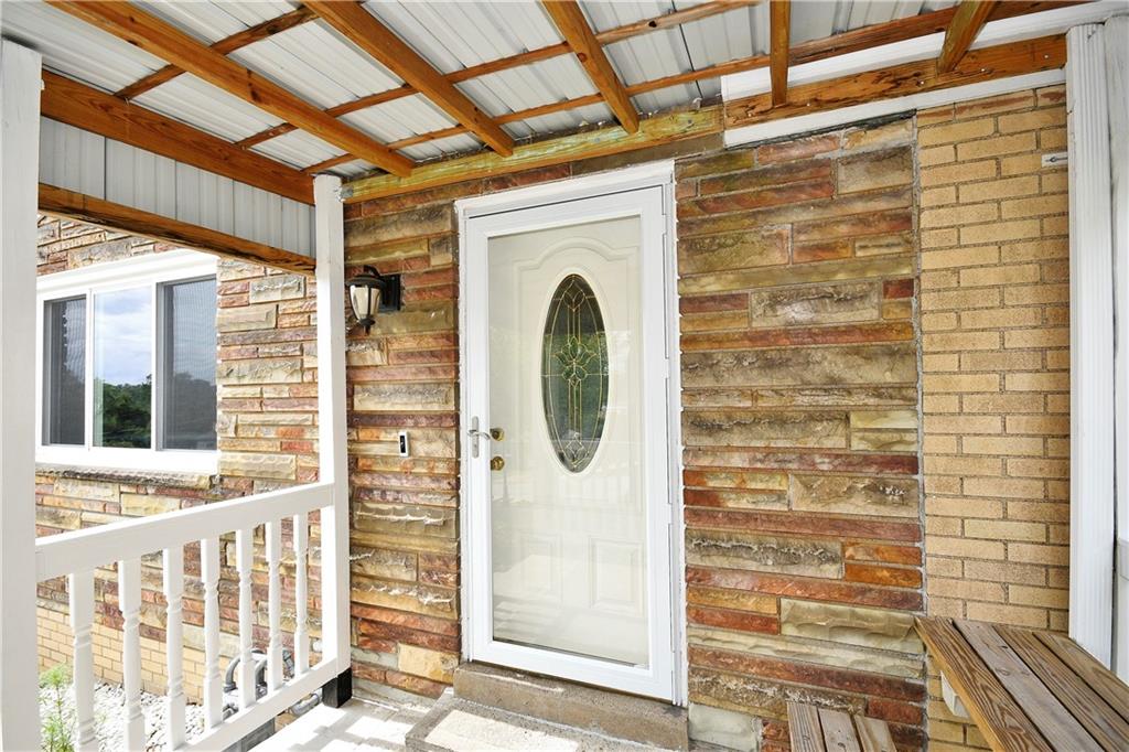 1714 Hollyrood Road Pittsburgh, PA 15227 - Photo 4 of 27 Gallery Image 4