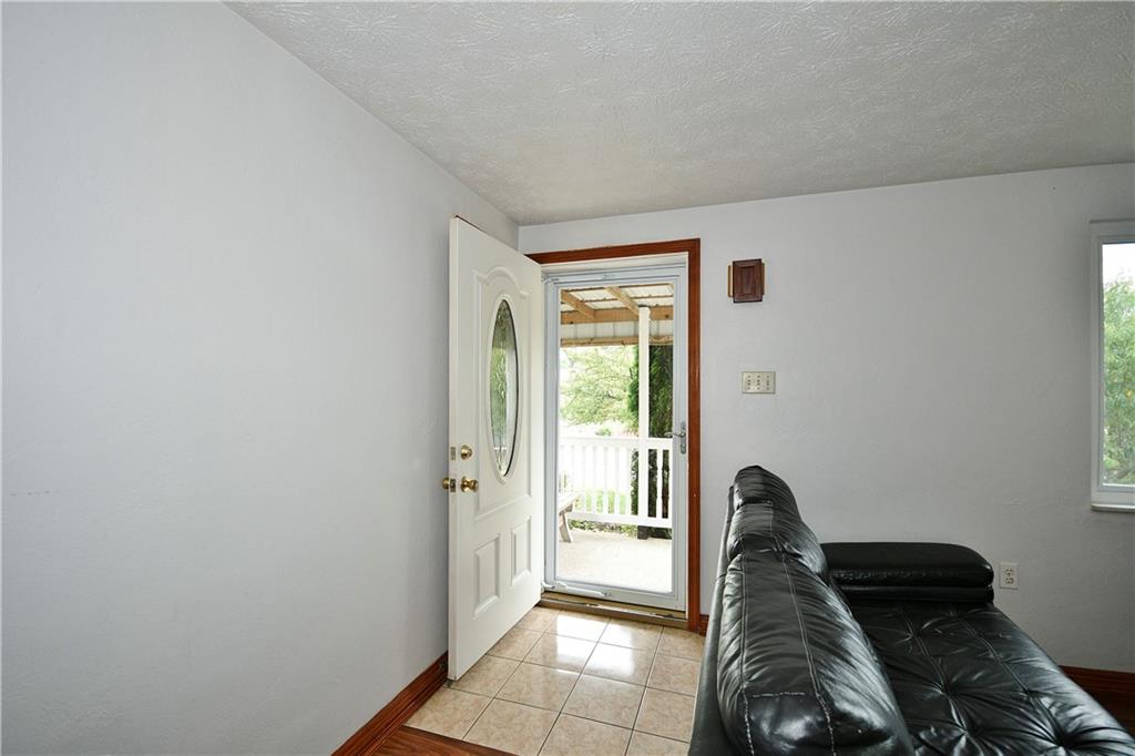 1714 Hollyrood Road Pittsburgh, PA 15227 - Photo 5 of 27 Gallery Image 5