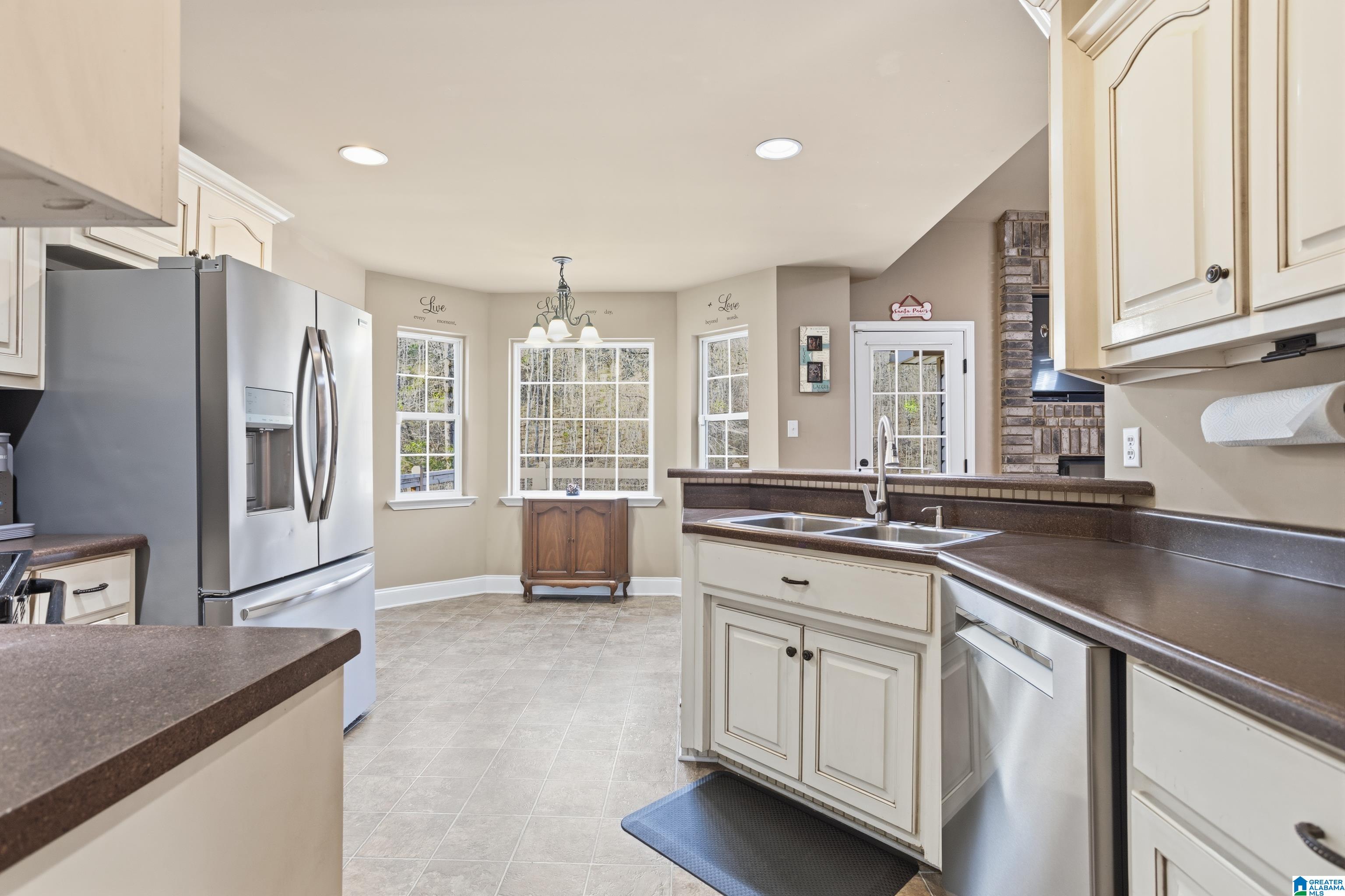 231 Magnolia Circle Warrior, AL 35180 - Photo 20 of 52
