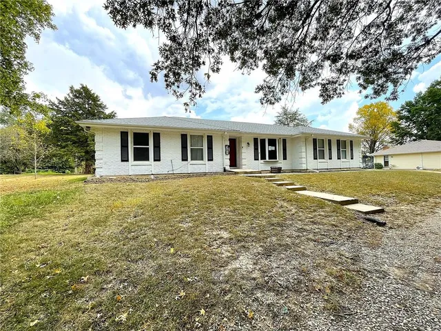 $289,900 | 361 Northeast 51st Road, Warrensburg, MO 64093