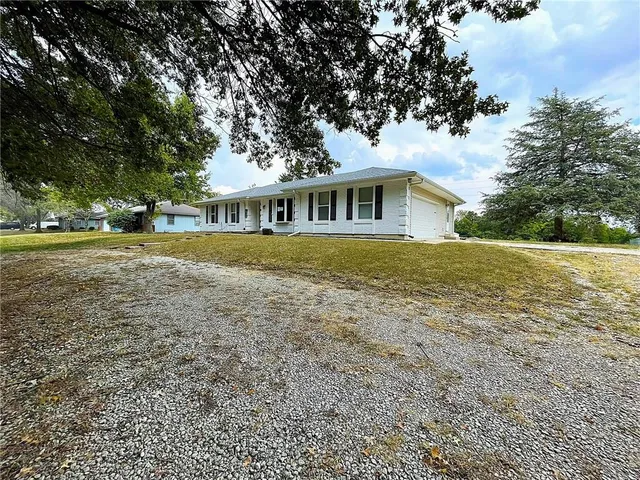 $289,900 | 361 Northeast 51st Road, Warrensburg, MO 64093