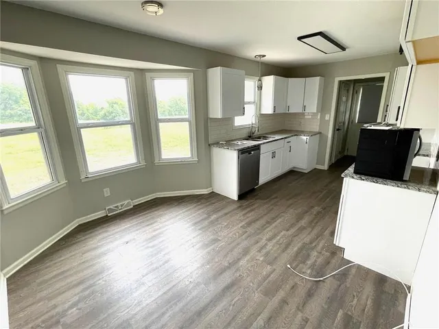 $289,900 | 361 Northeast 51st Road, Warrensburg, MO 64093