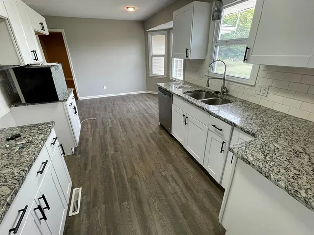 $289,900 | 361 Northeast 51st Road, Warrensburg, MO 64093