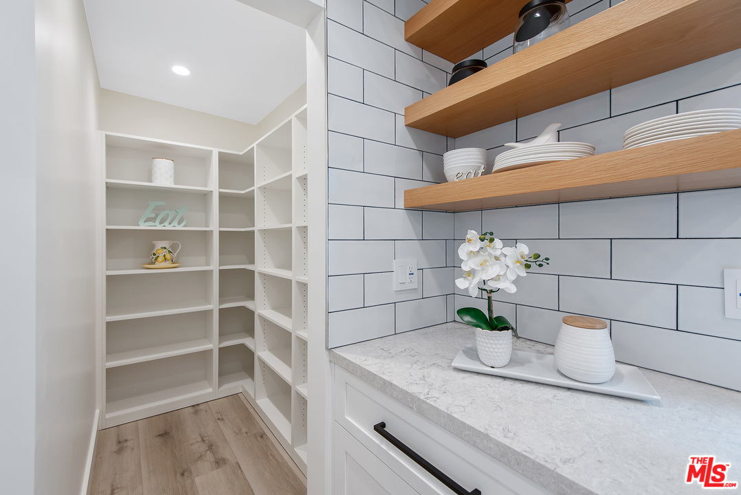 20 Ketch Street, Unit 2 Marina del Rey, CA 90292 - Photo 17 of 46