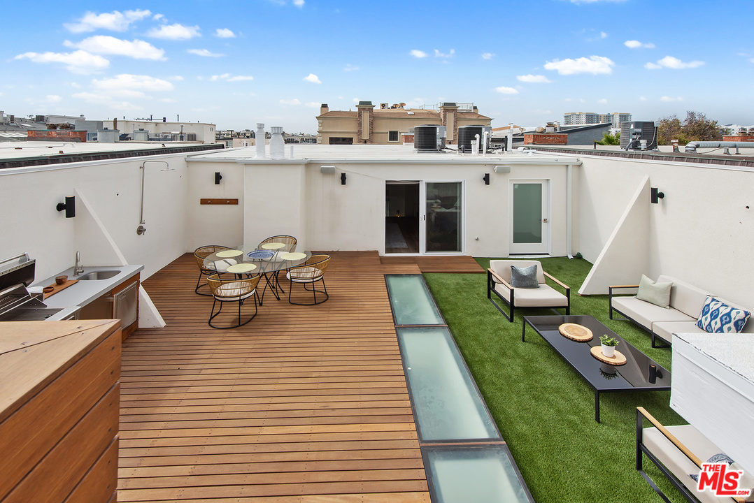 20 Ketch Street, Unit 2 Marina del Rey, CA 90292 - Photo 3 of 46
