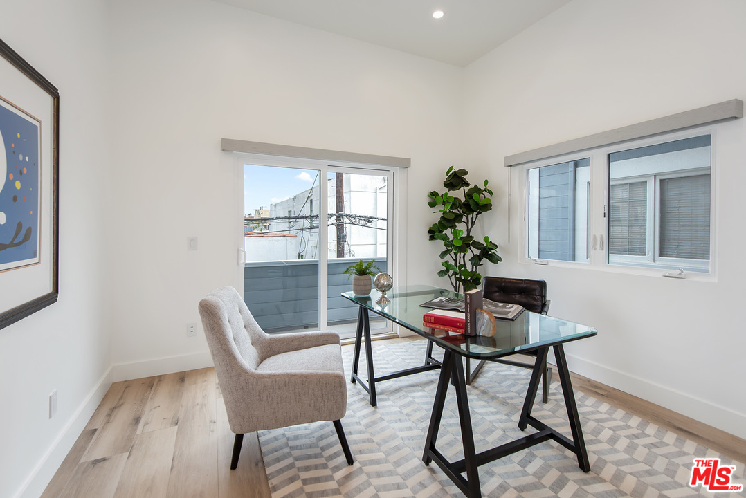 20 Ketch Street, Unit 2 Marina del Rey, CA 90292 - Photo 23 of 46